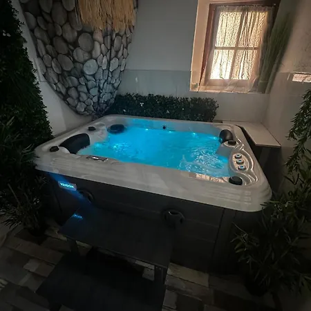 Maison Familiale A 2 Min A Pied De L'institut A Armand Calme Jeux Babyfoot Jacuzzi Proche 別荘